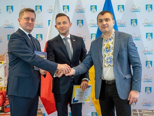 Kolejna pomoc dla Chmielnickiego. "Każdy mieszkaniec Ciechanowa jest dla nas bohaterem"