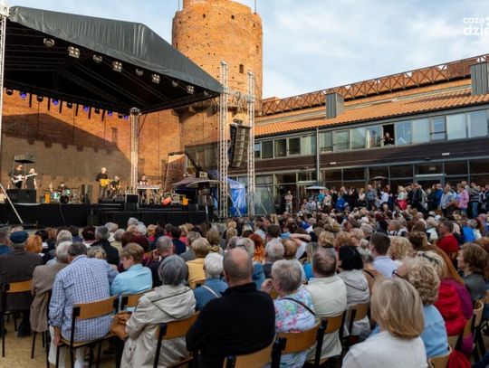 Koncert KAYAH w Ciechanowie z okazji Dnia Flagi Rzeczypospolitej Polskiej
