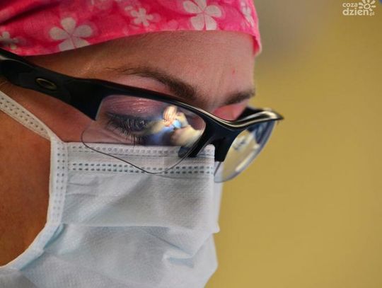 Koronawirus. 30 tys. rękawiczek i 100 gogli dla szpitala