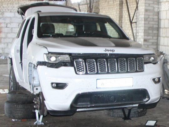 Kradli luksusowe auta w całym kraju, wpadli w Ciechanowie