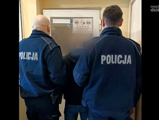 Krzyczał, że wszystkich spali. 26-latek w rękach policji, chciał podpalić blok wielorodzinny (wideo)