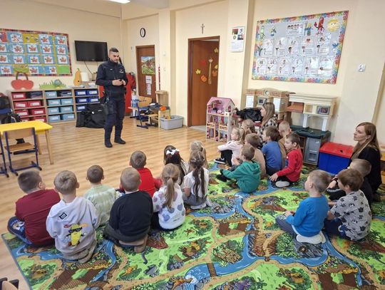 Wizyta policjantów w przedszkolu w Morawach