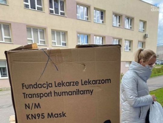 Lekarze Lekarzom. Środki ochrony osobistej trafiły do Ciechanowa (zdjęcia)