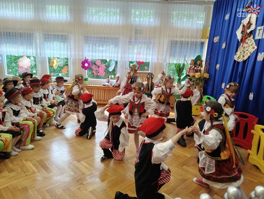 Ludowy zawrót głowy w przedszkolu nr 5 - Galeria