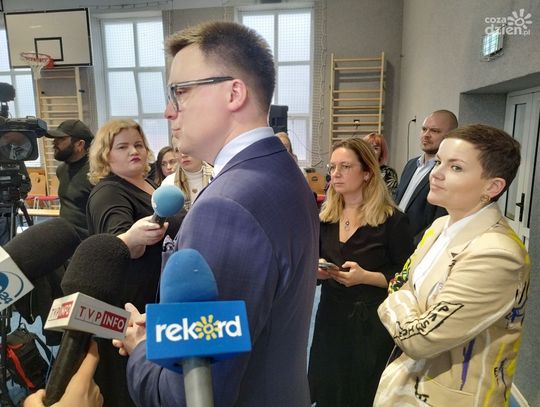 Marszałek Sejmu RP Szymon Hołownia odwiedza I Liceum Ogólnokształcące im. Zygmunta Krasińskiego w Ciechanowie