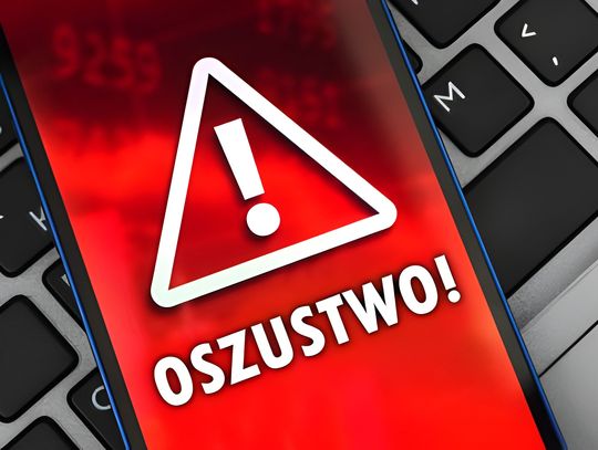 Laptop z napisem oszustwo