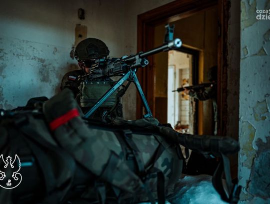 Mazowieccy Terytorialsi trenują obronę budynków przed dronami FPV i innymi zagrożeniami Mazowieccy Terytorialsi trenują obronę budynków przed dronami FPV i innymi zagrożeniami