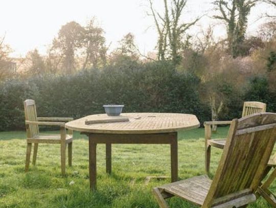 Meble do ogrodu - lepiej kupić po sezonie