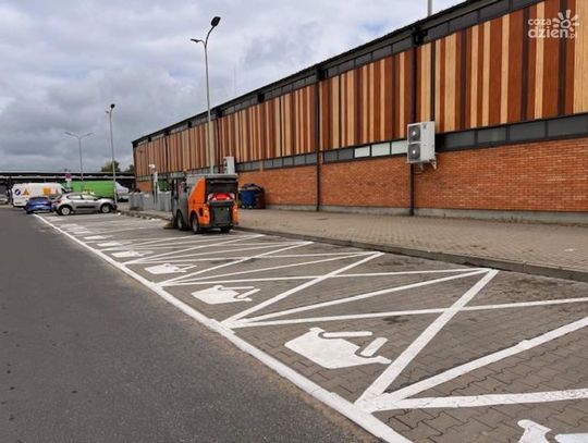 Miejsca parkingowe z koszykiem – nowość w Ciechanowie