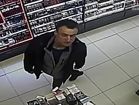 Mława. Dalej kradną w drogerii, szuka ich policja