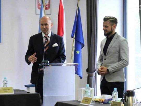Mława. Maciej Rogalski uhonorowany podczas sesji rady miasta