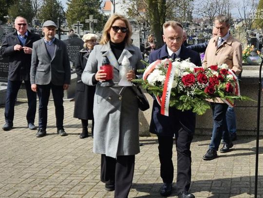 Mława pamięta Katyń. Uroczyste obchody 85. rocznicy zbrodni na cmentarzu
