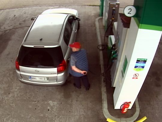Mława. Ukradli tablice, a potem paliwo. Szuka ich policja