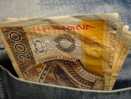 Mława. Zapłacił za zakupy... banknotem do gier