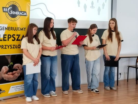 Reprezentacja szkoły w Humięcinie podczas finału Dragons Den