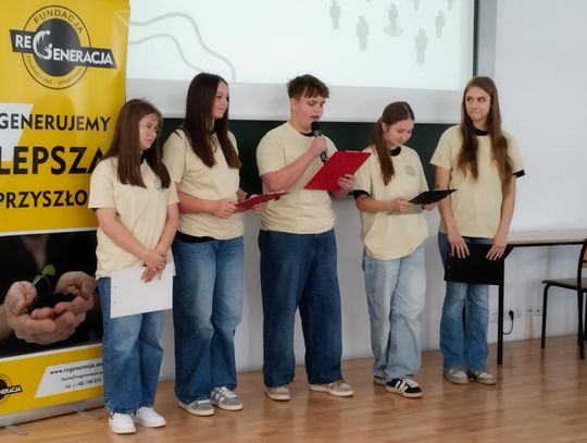 Reprezentacja szkoły w Humięcinie podczas finału Dragons Den