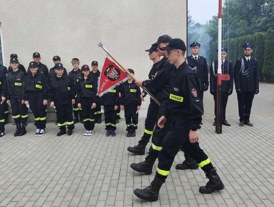 Młodzieżowa Drużyna Pożarnicza OSP Modła ma swój proporzec