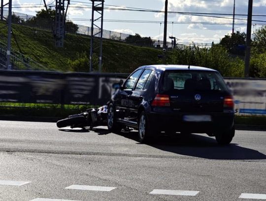 Miejsce wypadku motocykla i samochodu na Al. Św. Wojciecha w Mławie