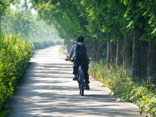 Mrożąca krew w żyłach podróż 13-latka. Z Warszawy pod Płońsk na BMX-ie, by poznać kogoś z sieci. Chłopiec jadący na rowerze typu BMX
