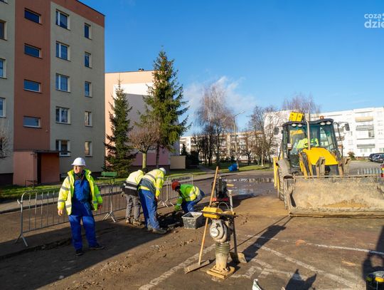 Na Aleksandrówce II w Ciechanowie ZWiK buduje odwodnienie drogi