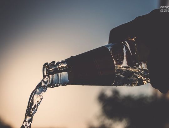 Na wagarach ukradli alkohol, nieletni odpowiedzą przed sądem