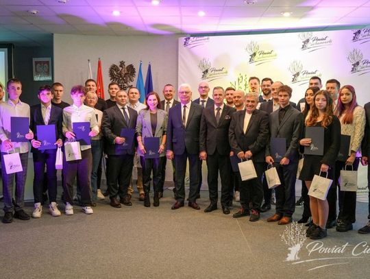 Najlepsi sportowcy i trenerzy 2023 roku uhonorowani przez powiat ciechanowski