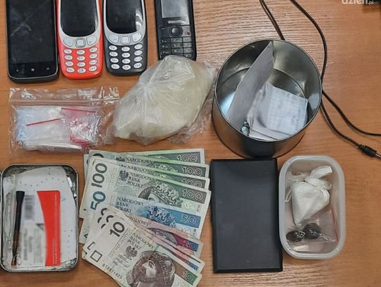 Narkotyki były wszędzie. Trzymał je w kuchni i łazience