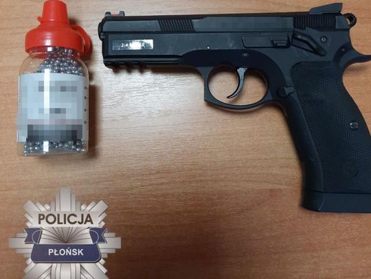 Nastolatek strzelał z broni pneumatycznej w  wiatę przystankową