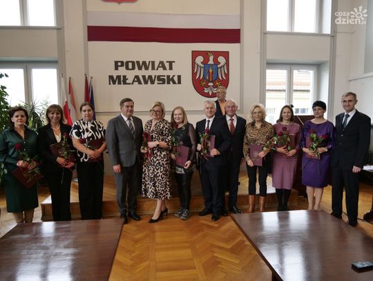 Nauczyciele z Mławy otrzymali Nagrodę Starosty z okazji Dnia Edukacji Narodowej