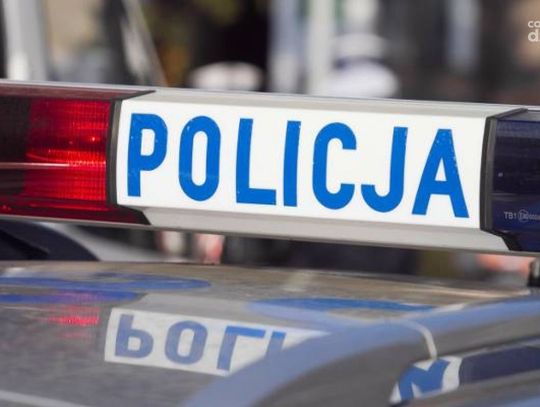 Nerwowy ciechanowianin z białym proszkiem