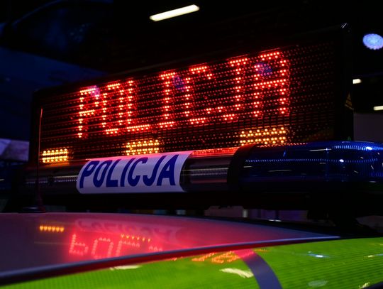 Napis policja na dachu radiowozu