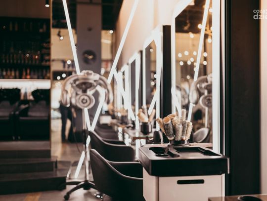 Niezbędne wyposażenie salonu fryzjerskiego – co musi obejmować?