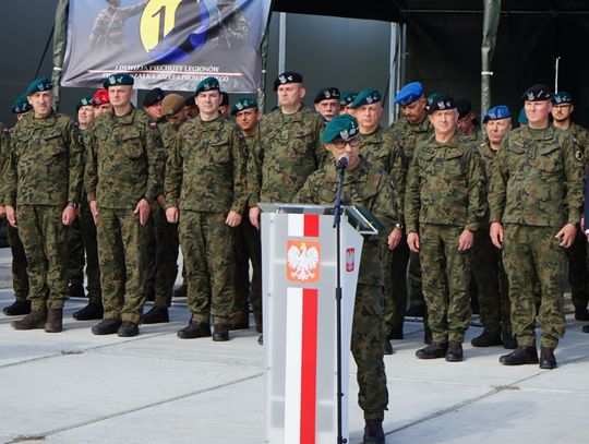 Przemawia generał dywizji Norbert Iwanowski, dowódca 1 Dywizji Legionów Piechoty