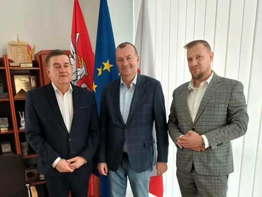 Nowe inwestycje na horyzoncie? Starosta mławski dziękuje marszałkowi i rozmawia o przyszłości. Nowe inwestycje na horyzoncie? Starosta mławski dziękuje marszałkowi i rozmawia o przyszłości.