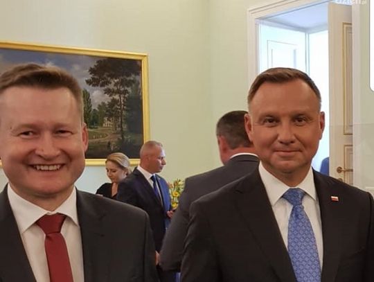 Nowe Miasto z tablicą upamiętniającą 100-lecie Bitwy Warszawskiej