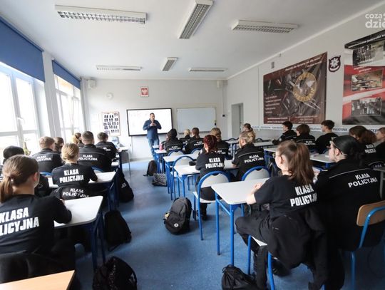 Nowe oddziały mundurowe w szkołach ponadpodstawowych: trwa nabór wniosków