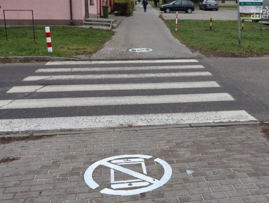 Nowe oznakowanie na przejściach w Ciechanowie - bez telefonów na „zebrach”!