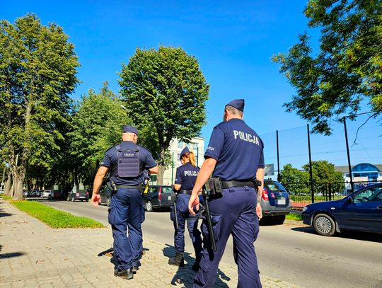 Policjanci podczas patrolu w Ciechanowie