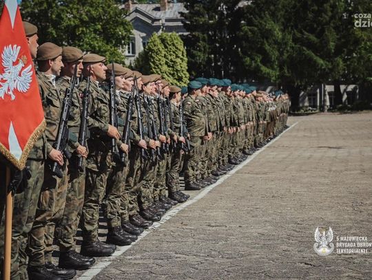 Nowi żołnierze 5MBOT złożyli przysięgę w Opinogórze Górnej Nowi żołnierze 5MBOT złożyli przysięgę w Opinogórze Górnej