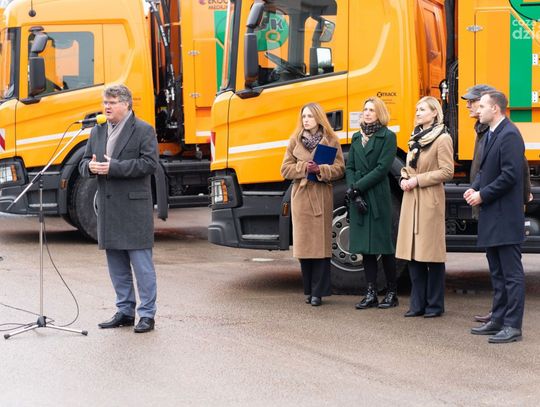 Nowocześnie w Ciechanowie. Bezdotykowe pojemniki do segregacji odpadów na kolejnych osiedlach. Wąsik: Miasto przygotowało bardzo dobry wniosek