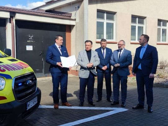 Nowy ambulans, sprzęt i pracownia w przasnyskim szpitalu
