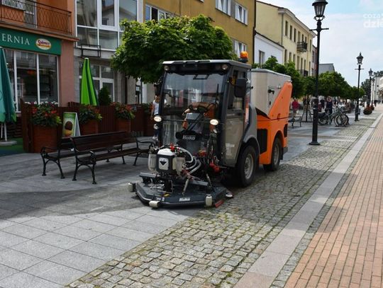 Nowy pojazd czyszczący na ulicach Ciechanowa (zdjęcia)