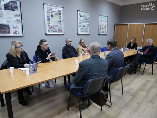 O losach szpitala w Mławie na konferencji prasowej