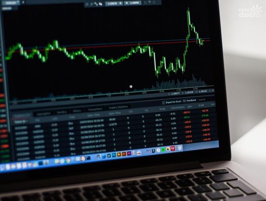 Oszustwa inwestycyjne w Internecie: Jak 45-latek z pow. płońskiego stracił 72 tys. zł