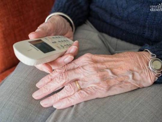 Oszustwo na obligacje: senior z Mławy stracił ponad 40 tys. zł. Policja ostrzega!