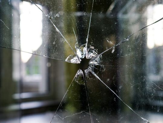 Pijany próbował włamać się do fryzjera