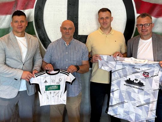 Przedstawiciele APN Olimp Ciechanów i Legia Soccer Schools podpisali umowę o współpracy.