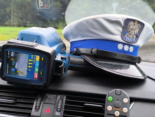 Wnętrze radiowozu z radarem prędkości