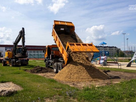 Plac zabaw przy SP nr 3 w Ciechanowie zyska nowe urządzenia