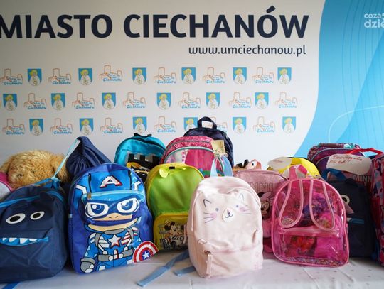 Plecaki dla ukraińskich milusińskich już czekają w ciechanowskim ratuszu